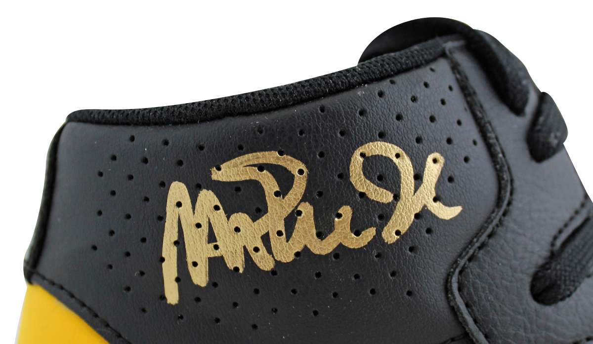 
Lakers Magic Johnson Authentic Signed Right Black Converse Weapon Shoe BAS Wit