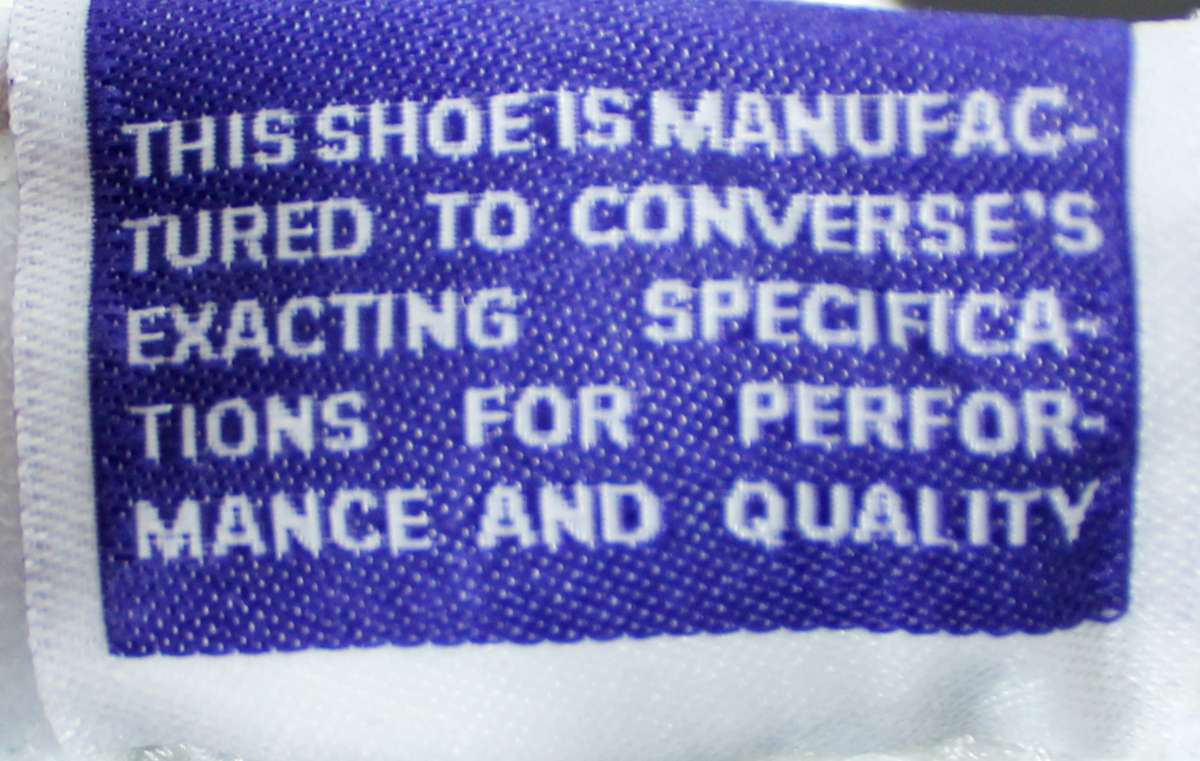 
Lakers Magic Johnson Signed Left Purple & White Converse Weapon Shoe BAS Wit 2