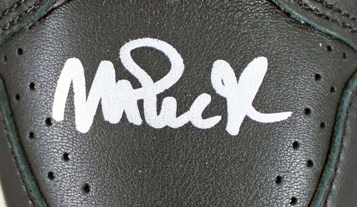 
Lakers Magic Johnson Signed Left Black & White Converse Weapon Shoe BAS Wit 2