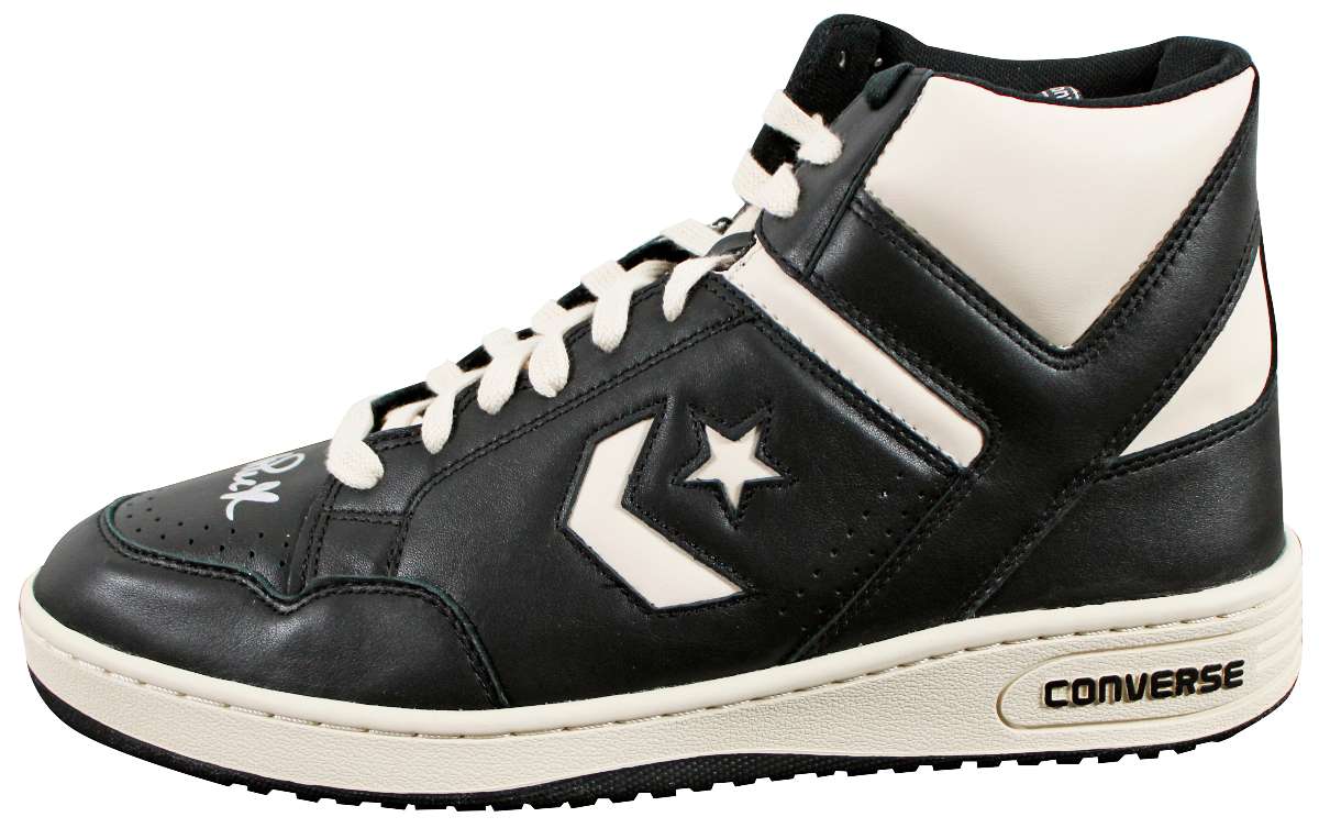 
Lakers Magic Johnson Signed Left Black & White Converse Weapon Shoe BAS Wit 2