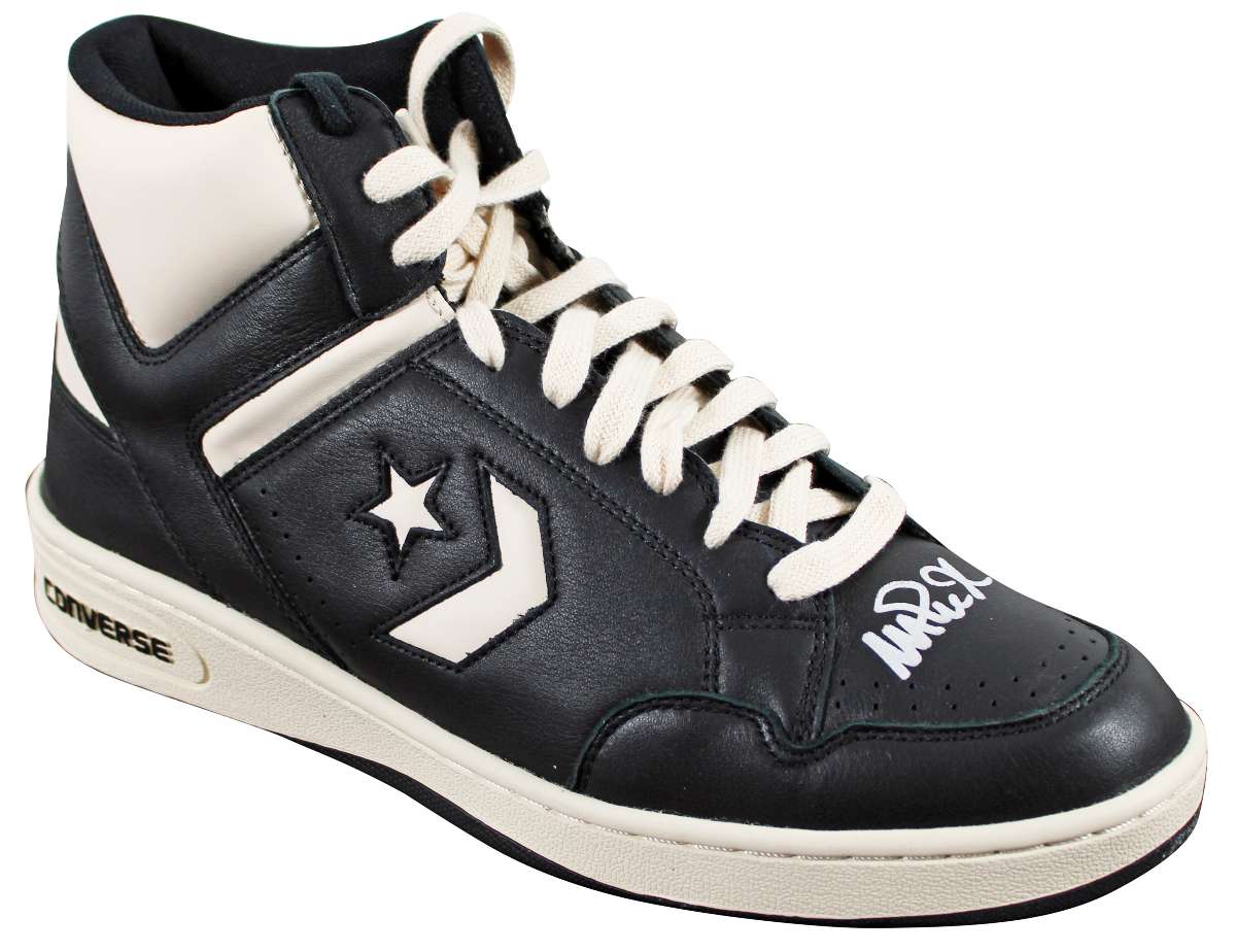 
Lakers Magic Johnson Signed Right Black & White Converse Weapon Shoe BAS Wit 1