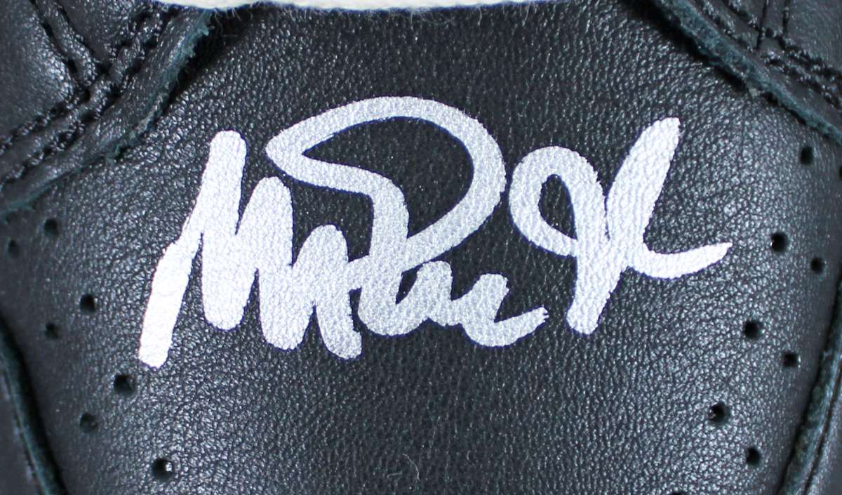 
Lakers Magic Johnson Signed Left Black & White Converse Weapon Shoe BAS Wit 1