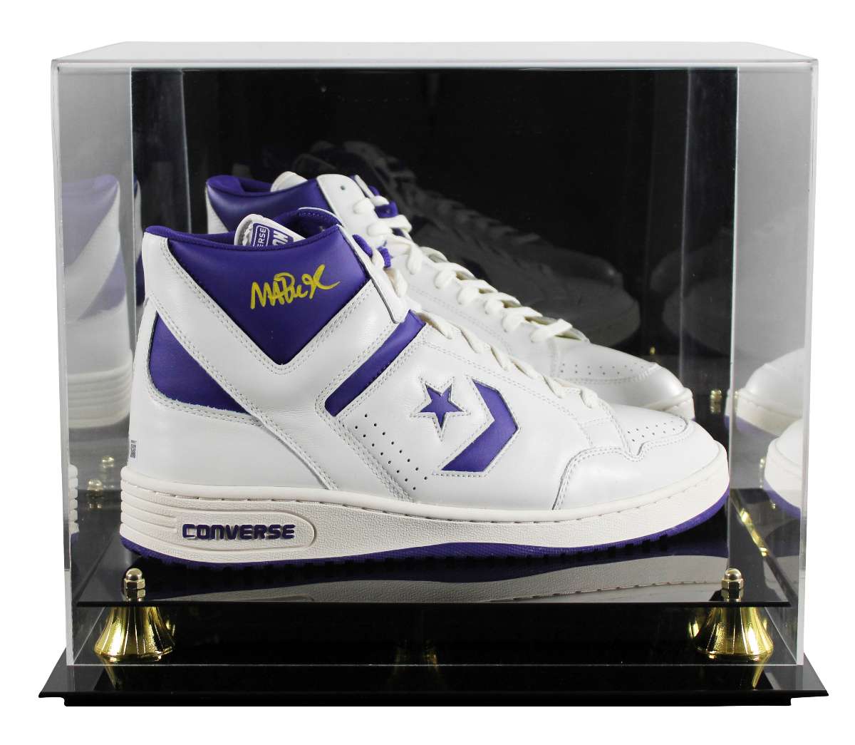 
Lakers Magic Johnson Signed Right P&W Converse Weapon Shoe W/ Case BAS Witness 3